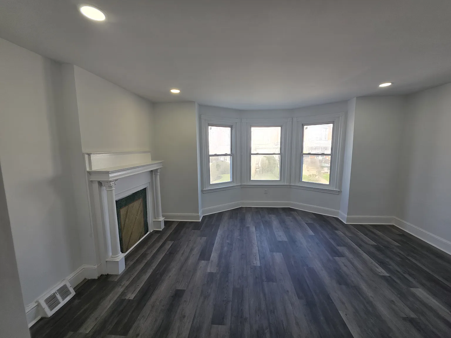 2 bed, 1000 sqft, $1,600 — Photo 3
