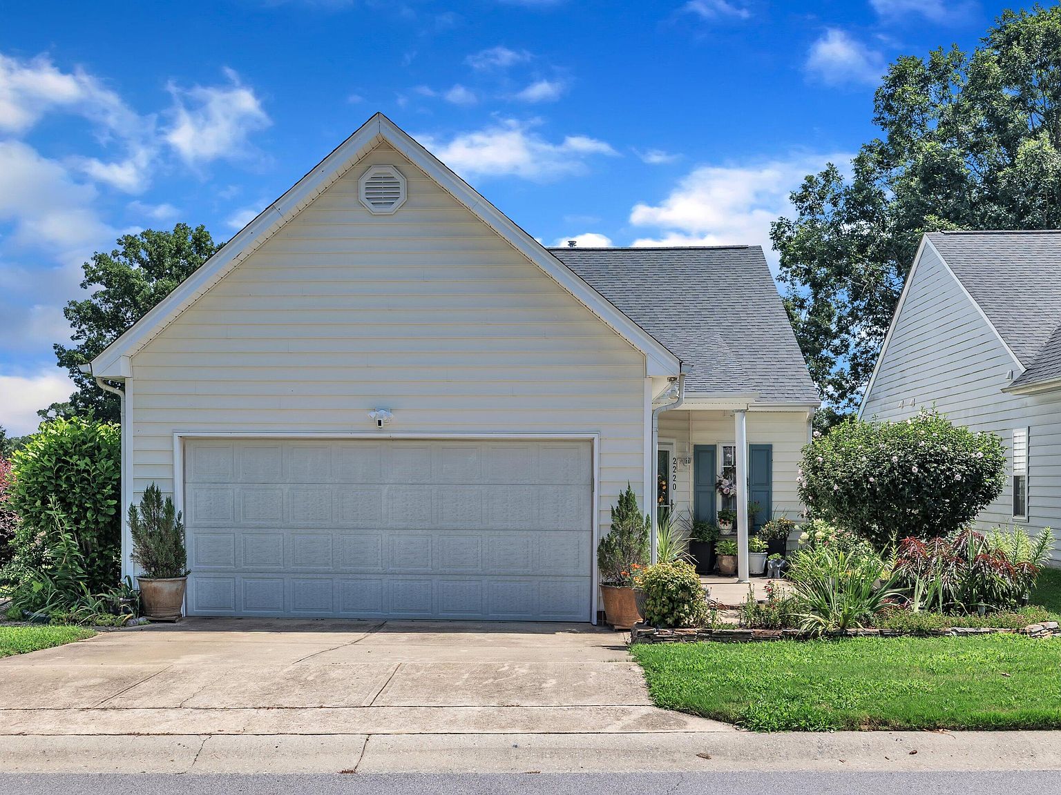 2220 Castle Pines Dr