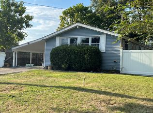 47 Hackmatac St, Central Islip, NY 11722