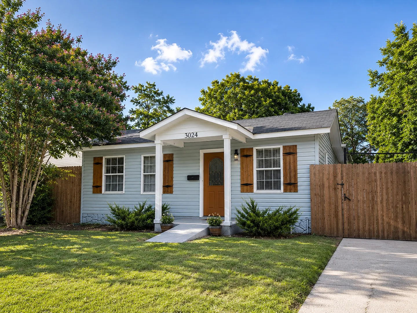 Fort Worth Charm Meets Modern Style Move-In Ready with a HUGE Backyard & Prime Location! — Photo 1