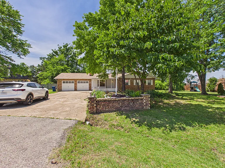 706 Elizabeth Dr — Photo 29