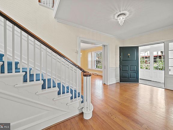 4th image of 621 W Hortter St