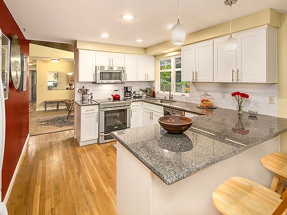 2nd image of 13133 SE Newport Way