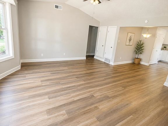 3rd image of 4303 Water Briar Rd