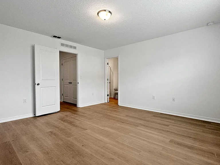 959 Grandin St — Photo 13
