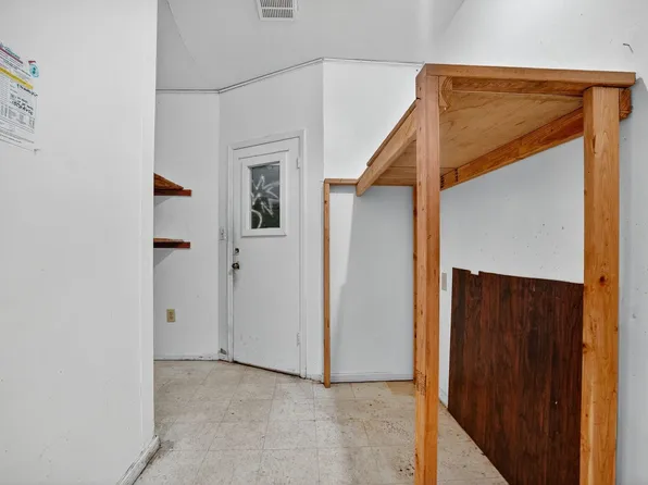 415 Martin Luther King Jr Drive image 11 of 20