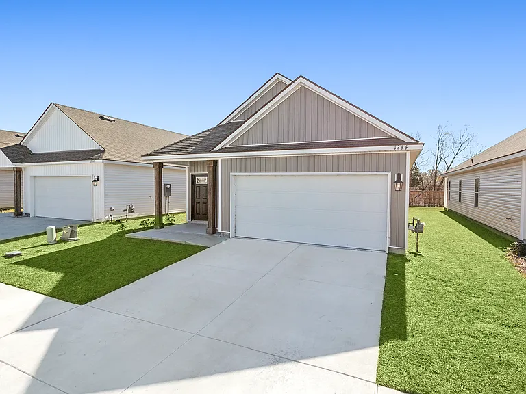 1244 Drago Dr — Photo 2