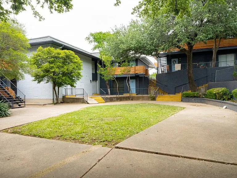 Affordable apartments in Dallas with landscaped grounds