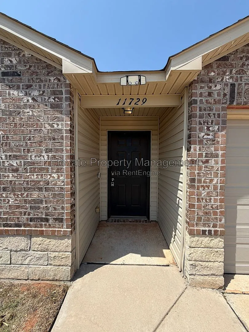 4 bed, 2.0 bath, 1951 sqft, $1,845 — Photo 3