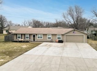 117 N Brice St, Tonganoxie, KS 66086