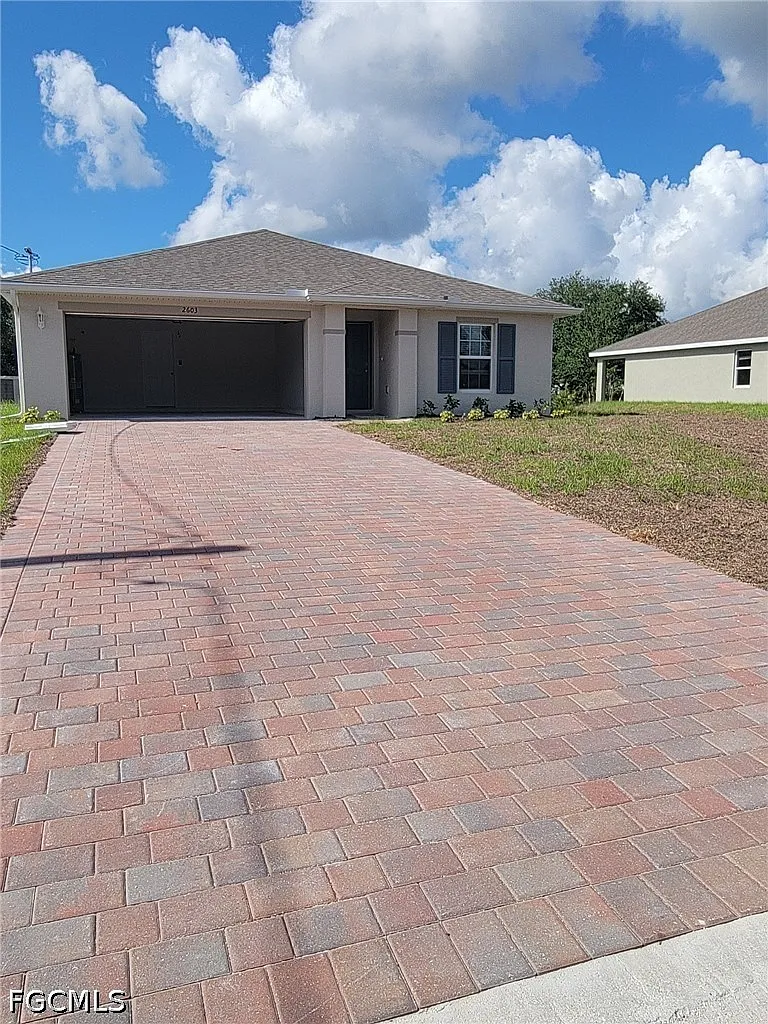 3 bed, 2.0 bath, 1376 sqft, $1,900 — Photo 1