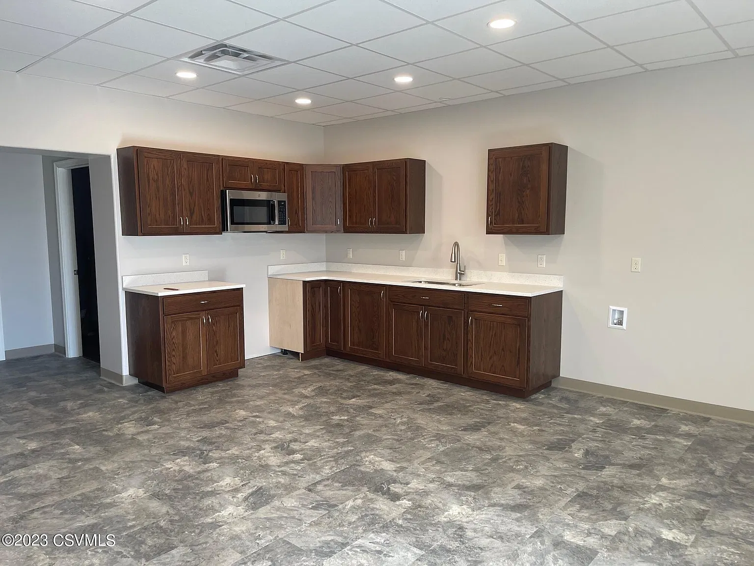 2 bed, 1000 sqft, $975 — Photo 2