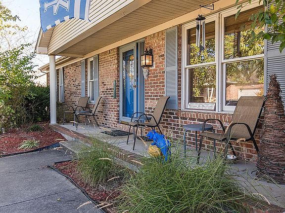 3rd image of 107 Brookwood Ln