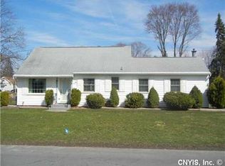 301 Forest Dr, North Syracuse, NY 13212