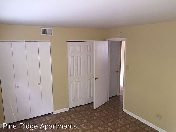 4th image of 914 Parkwood Dr APT 1E