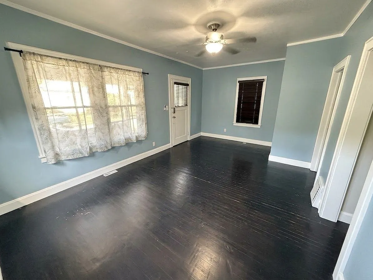 2 bed, 1.0 bath, $1,100 — Photo 3