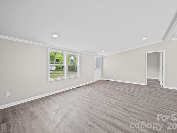 5th image of 8592 Amanda Ln