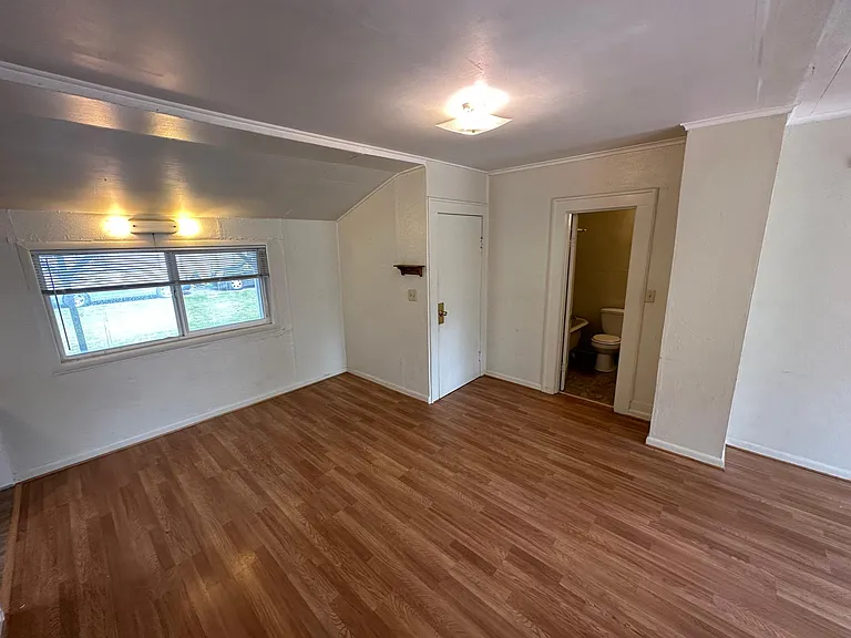 1231 G St — Photo 9