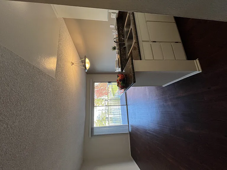 Versailles on the Lake Apartments — Photo 66