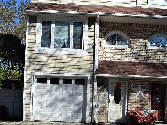 2nd image of 27 Caswell Ln