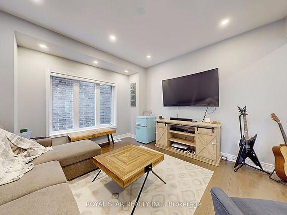 3rd image of 20 Walworth St