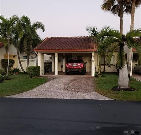 4th image of 375 Ivy Ln