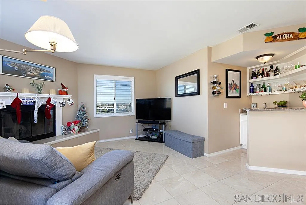Building Photo - 4380 Temecula St #7