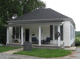 315 W 1st St, Mount Carmel, IL 62863