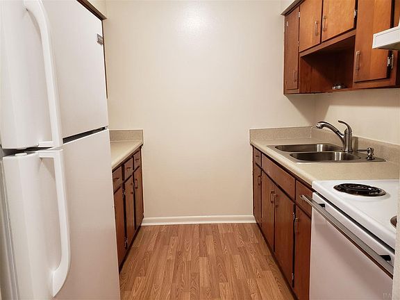3rd image of 222 W Belmont St APT 102