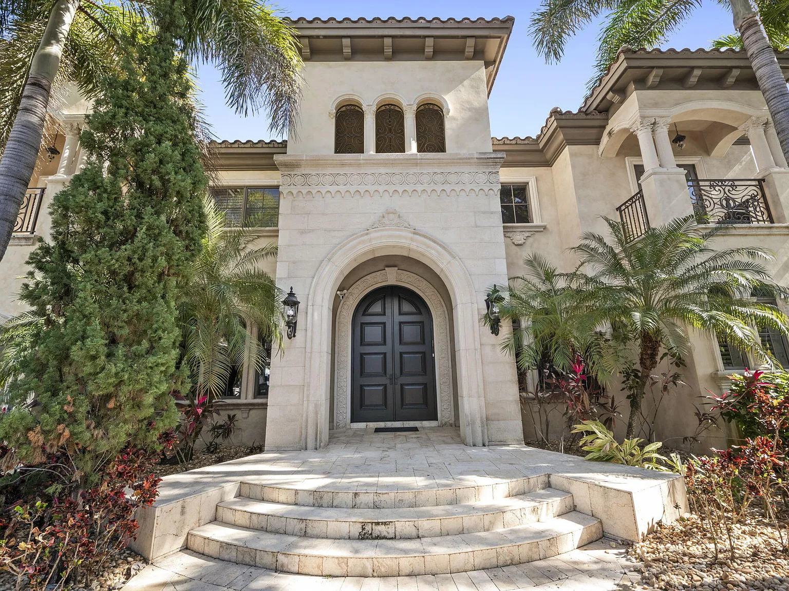 7 bed, 7.5 bath, 5838 sqft, $48,000 — Photo 4