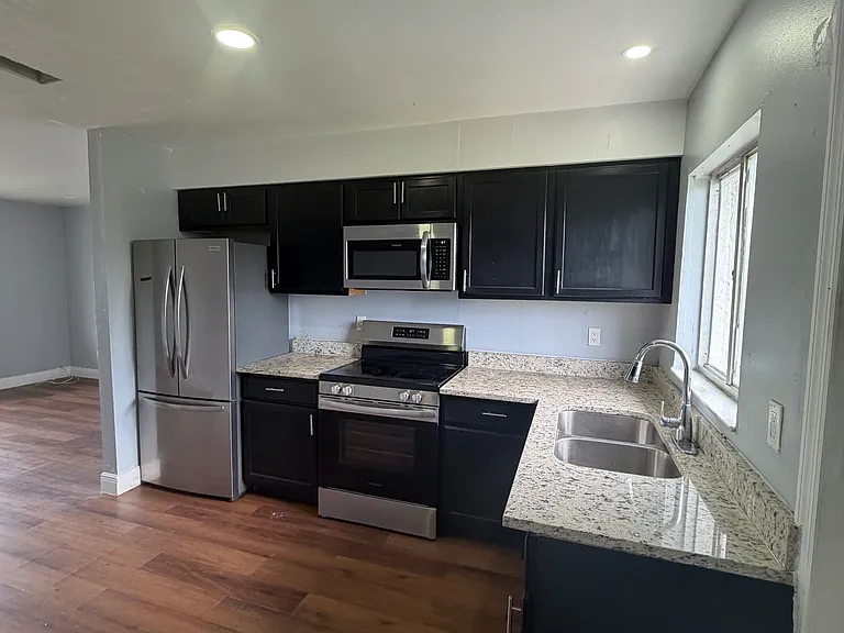 138 Gordon Ave S — Photo 6