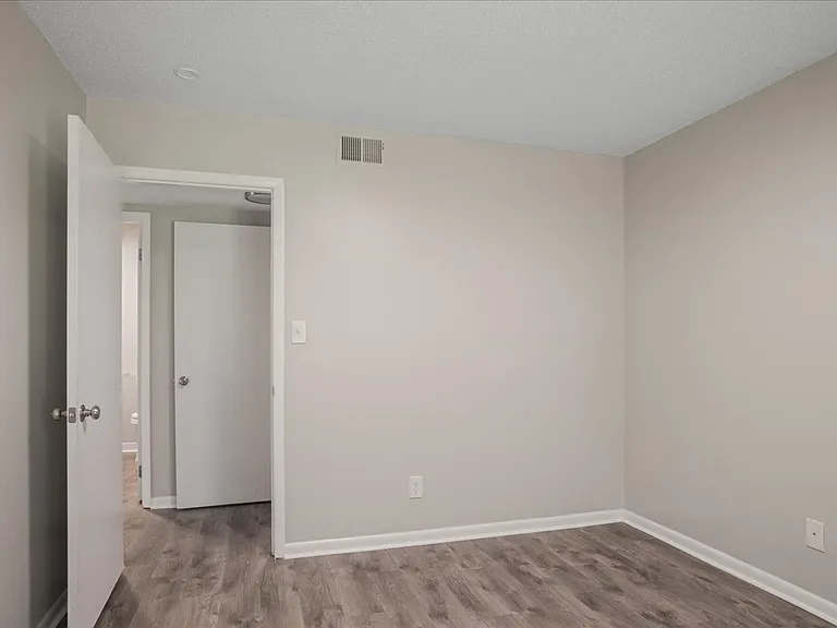 Orleans Apartments — Photo 7
