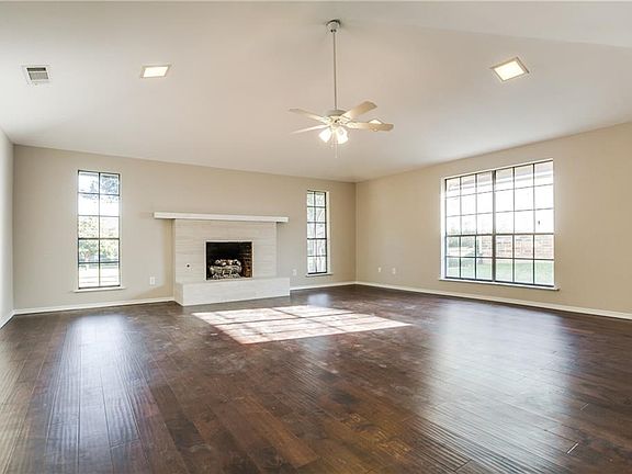 5th image of 1604 Delaford Dr