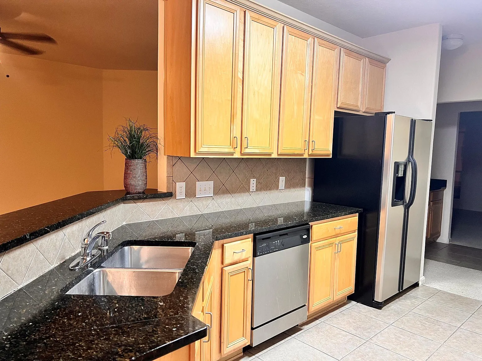 3 bed, 2080 sqft, $2,300 — Photo 3