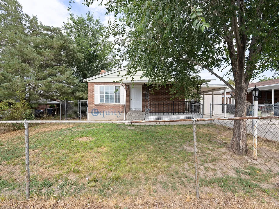 3443 S Helen Dr