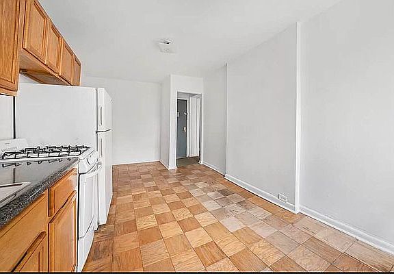 4th image of 32 Joralemon St #D126