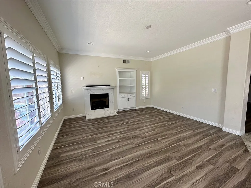 4 bed, 2540 sqft, $4,950 — Photo 3