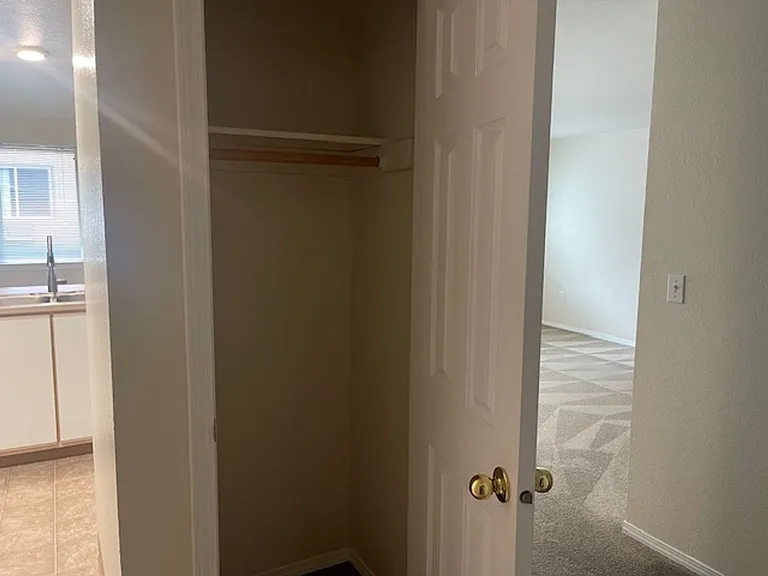 167-Triple Crown Apts — Photo 6