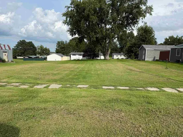 525 N Jefferson St, Sigourney, IA 52591
