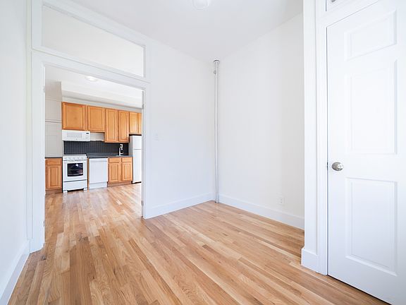 4th image of 128 W 13th St APT 29