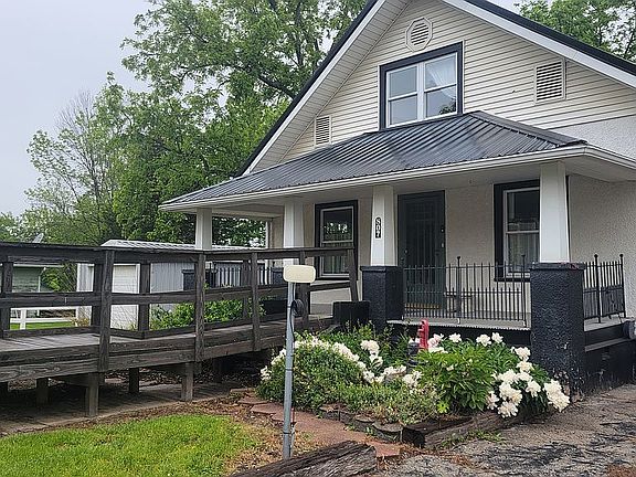 4th image of 807 W Auberry Grv