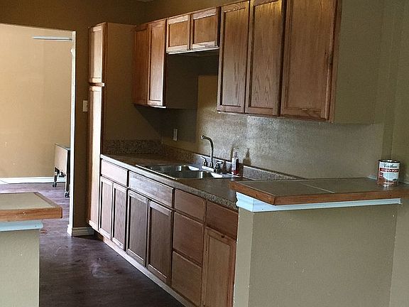 3rd image of 818 Price Ave