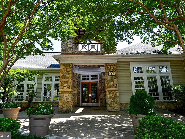 5121 Travis Edward Way #J — Photo 30