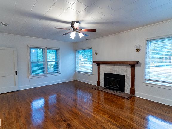 3rd image of 805 W Jefferson Ave
