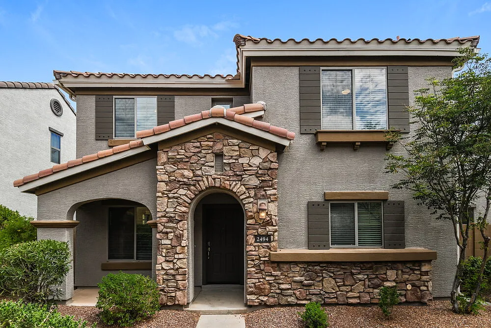 3 bed, 2.5 bath, 1684 sqft, $2,270 — Photo 1