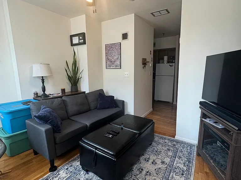 255 6th St #8 — Photo 3
