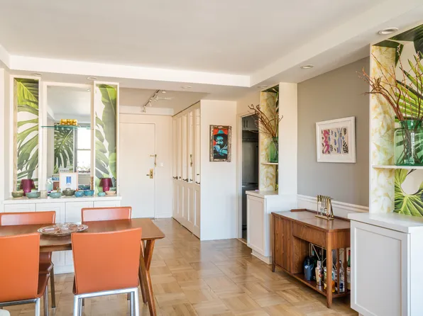 230 East 15th Street image 4 of 10