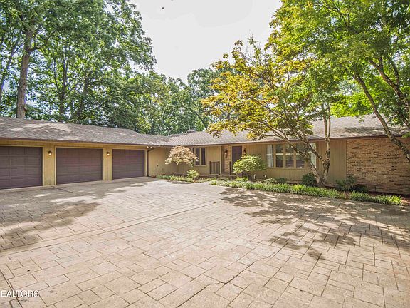3rd image of 12300 Oakland Hills Point