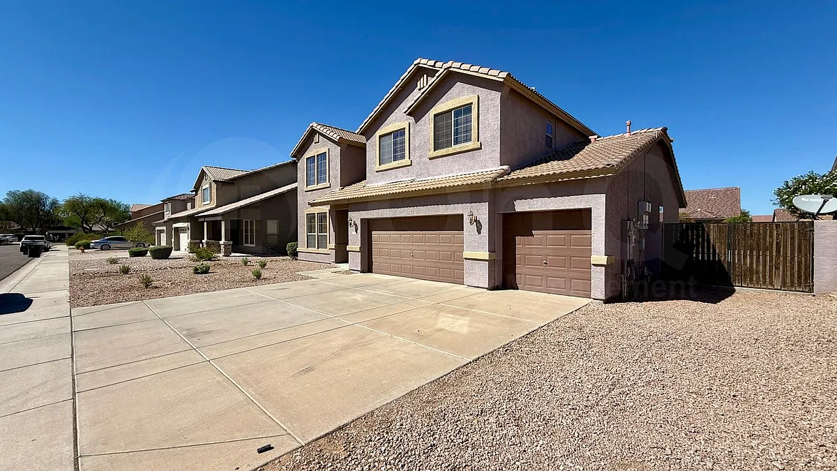 5 bed, 2.5 bath, 2794 sqft, $3,199 — Photo 1