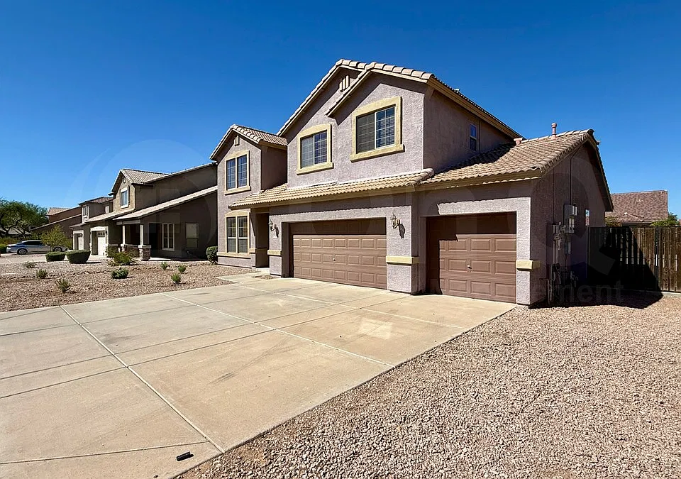 2910 E Lindrick Dr